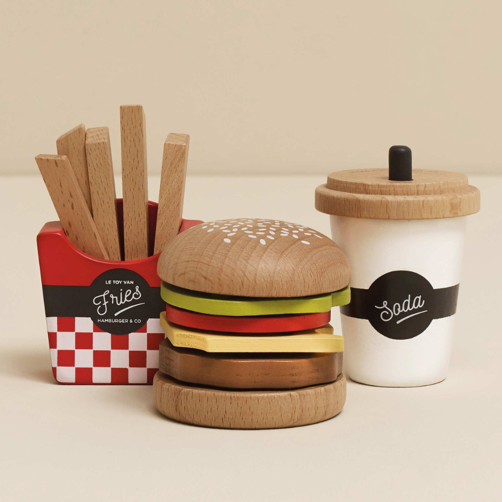 Wooden gourmet hamburger set