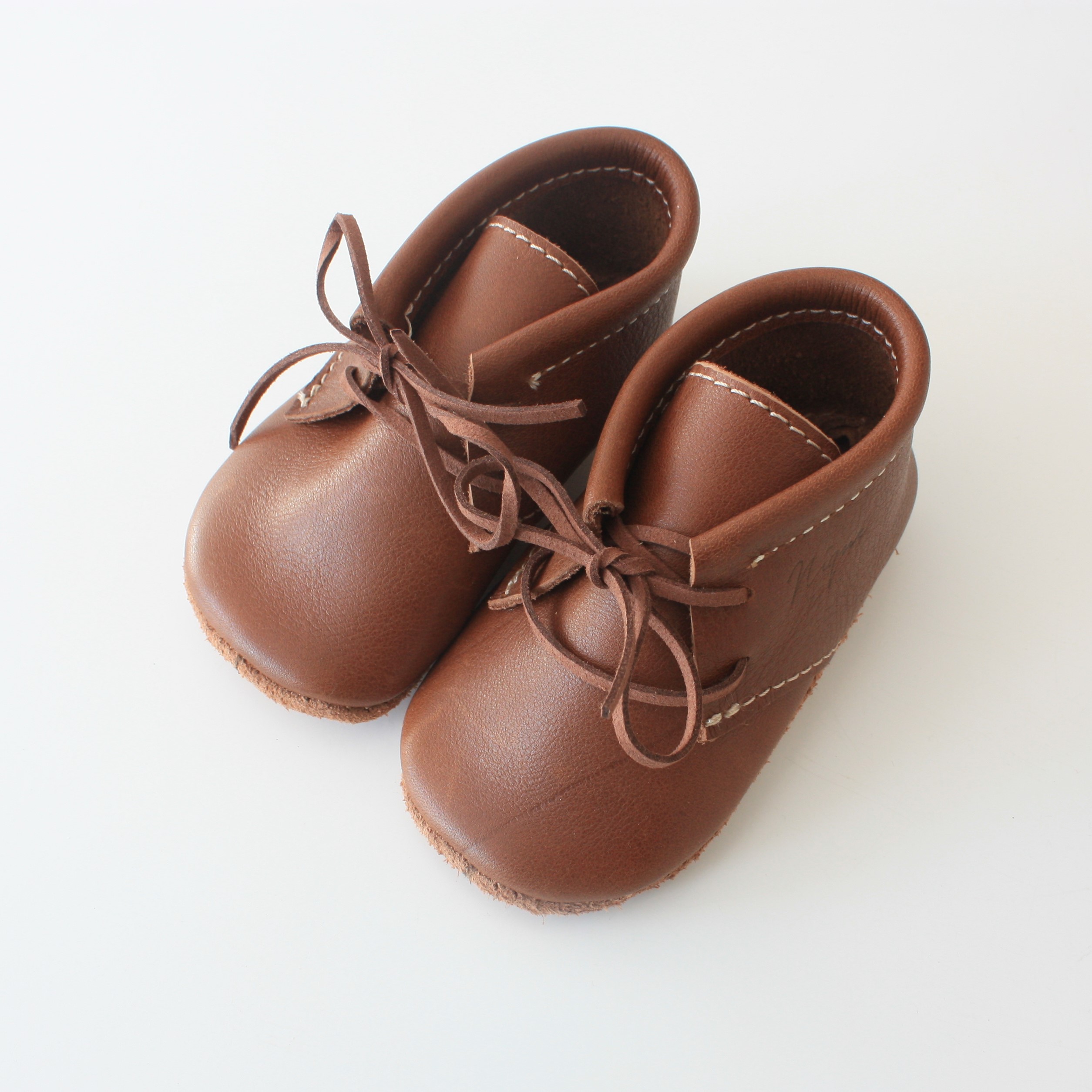 Dark leather vellie