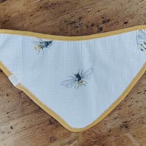 Reversible waffle weave bib: Honeybee